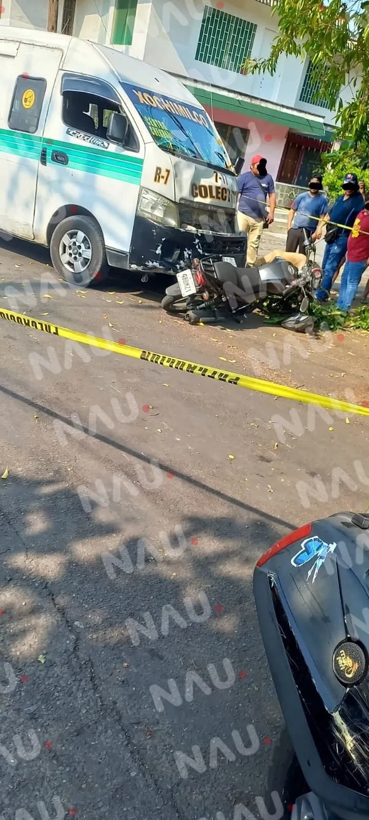 Dos lesionados en choque de motocicleta y colectivo de la ruta Xochimilco – Centro