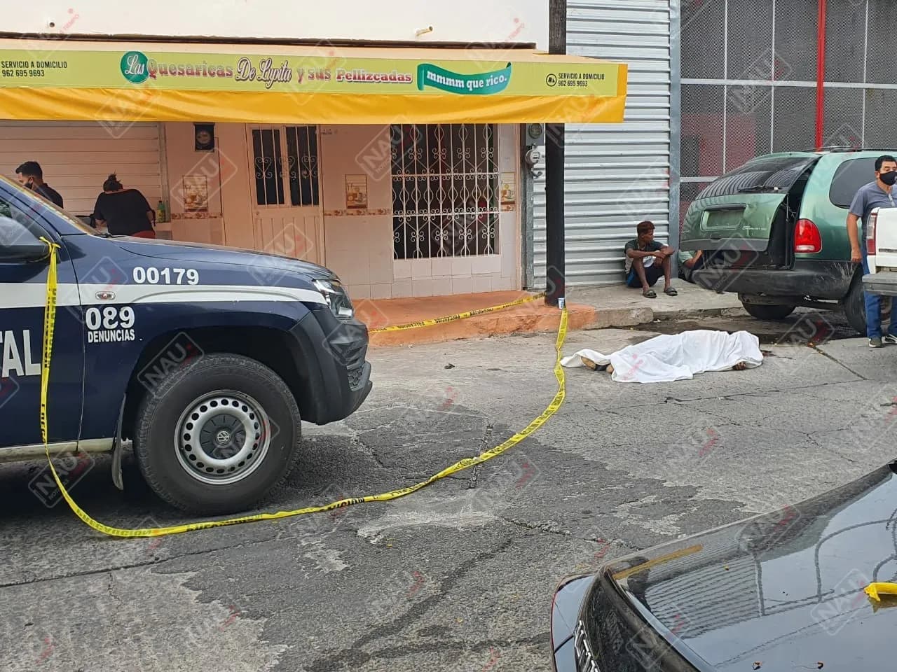 Hondureño se arrojó de una segunda planta de una casa y falleció