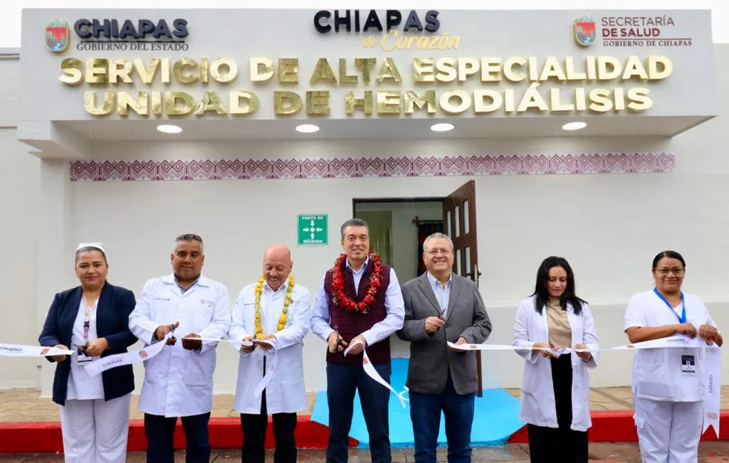 Rutilio Escandón inaugura el Servicio de Hemodiálisis en el Hospital de la Mujer, en San Cristóbal