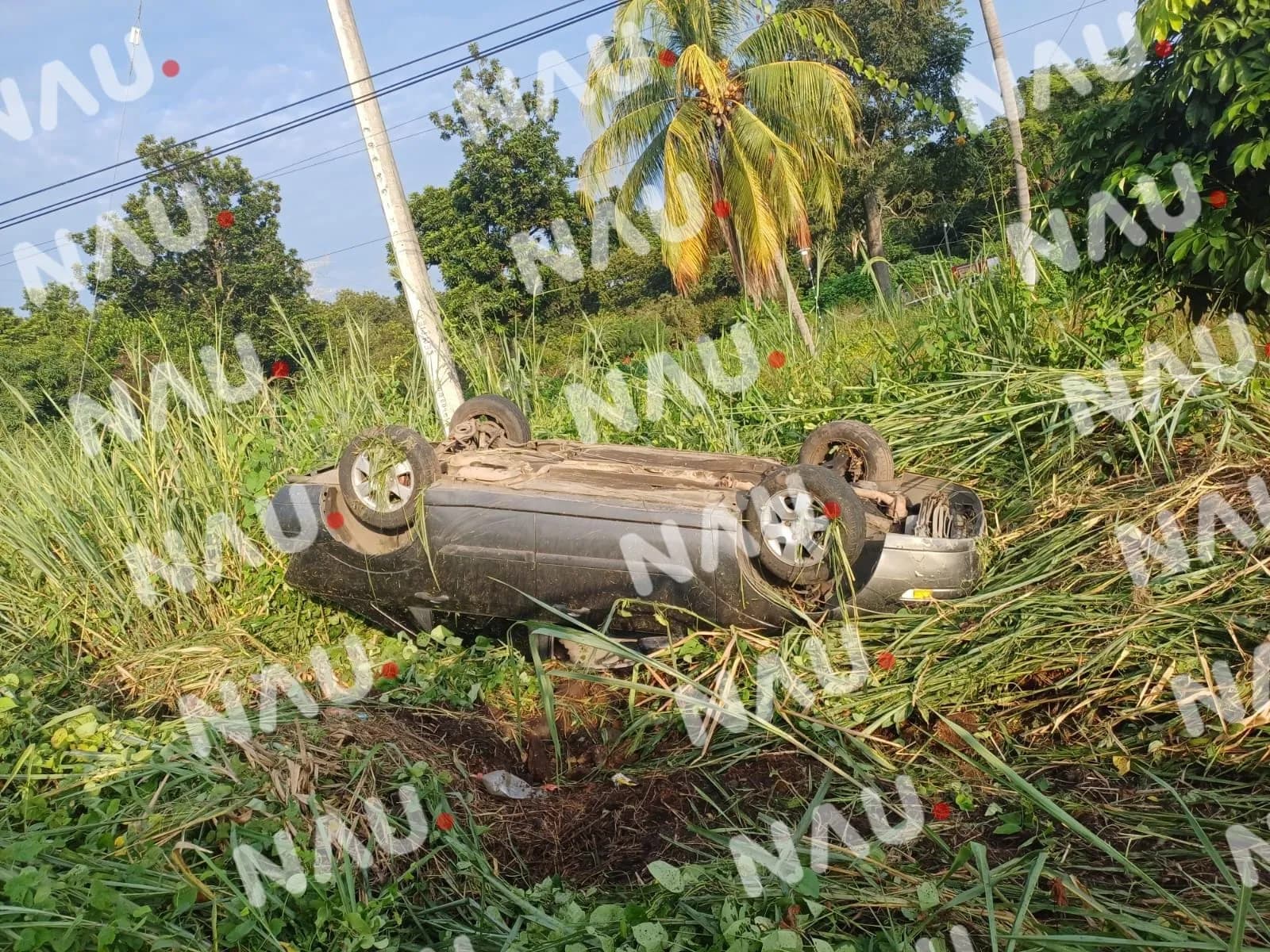 Volcadura de vehículo en la carretera Tapachula-Puerto Madero deja solo daños materiales
