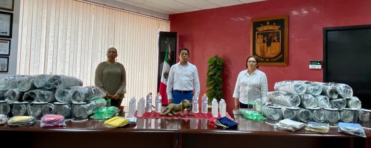 Recibe Llaven donación de equipo de bioseguridad del Voluntariado FGE