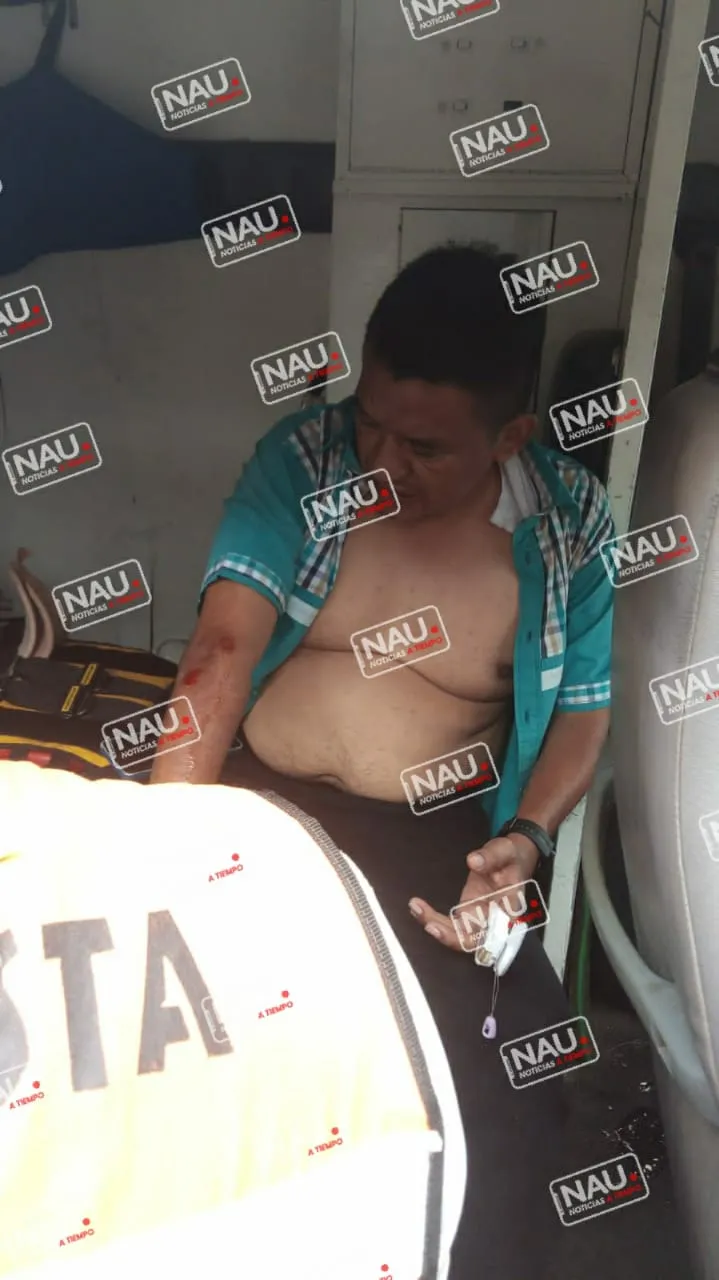Empleado del IMSS agrede a Director General de NAU Noticias.