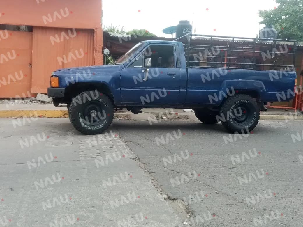 Roban vehículo en Plaza Galerías