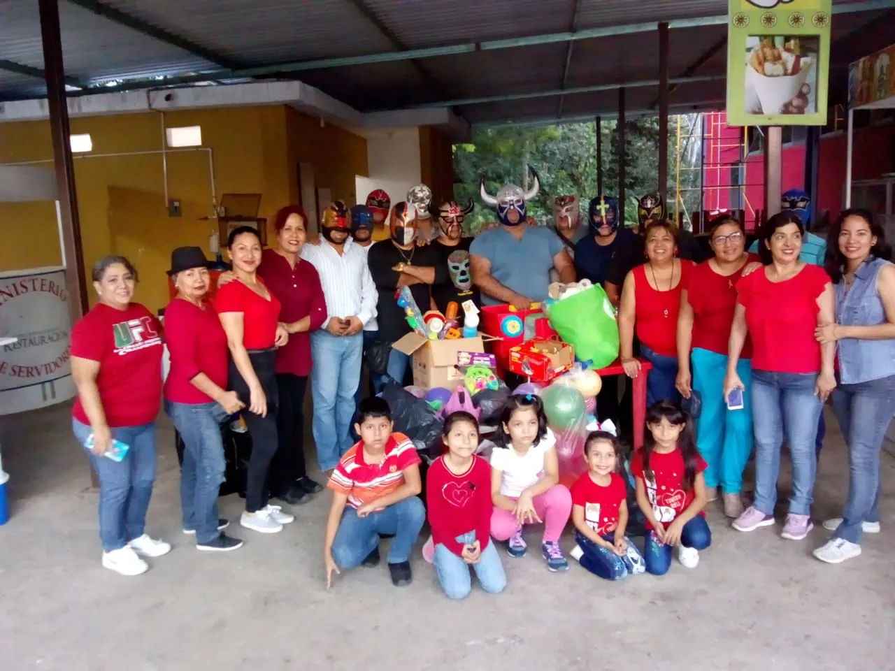 Llevan Juguetes, Alegría Y Amor A Niños De Colonias De Tapachula.