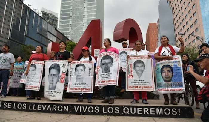 Ayotzinapa, ¿soga al cuello?