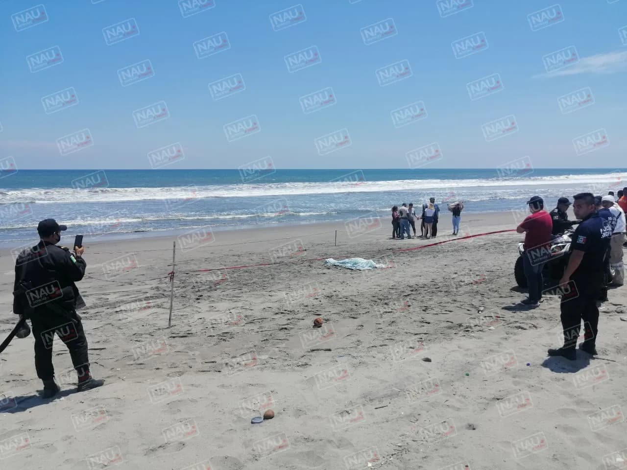 Armada de México rescata cuerpo de bañista tragado por las olas en Playa Linda.