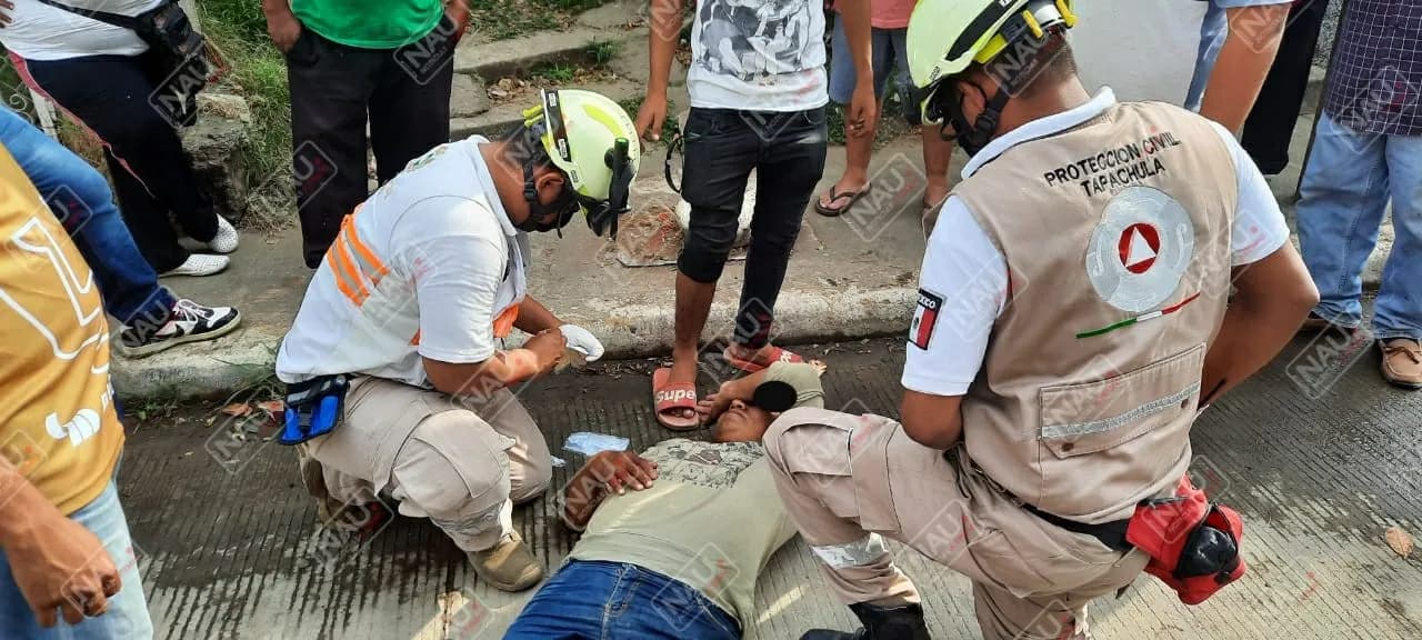 Se cayó de una motocicleta en movimiento