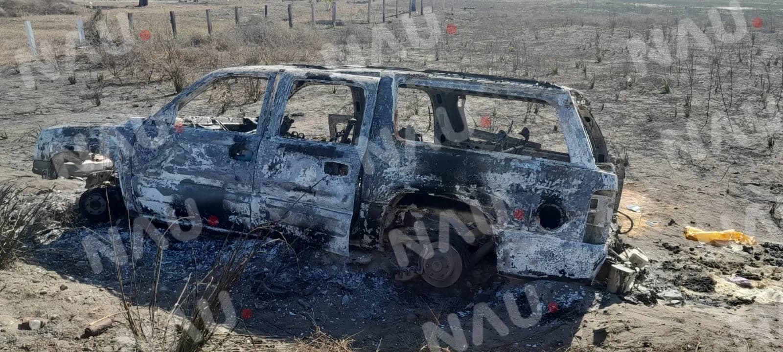 Corto circuito ocasiona el incendio de una camioneta