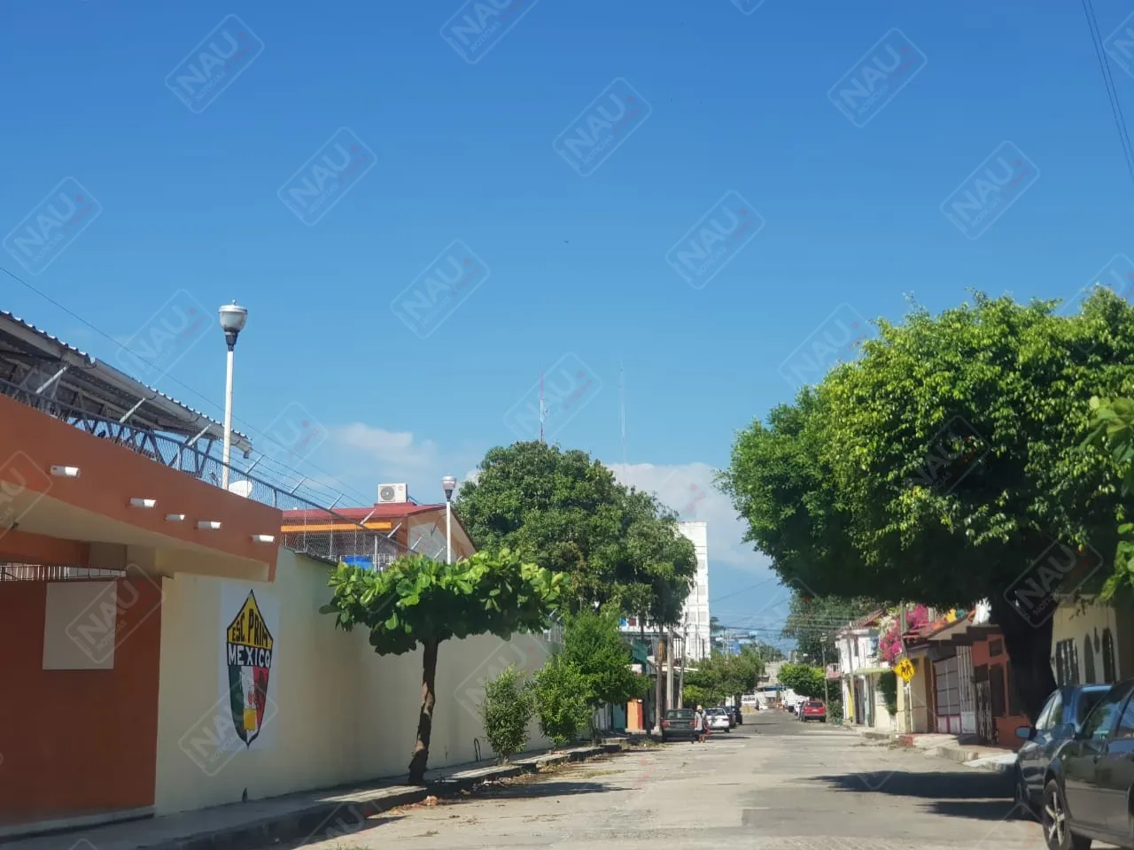 Centroamericanos asaltan y golpean a mexicano frente a la escuela México