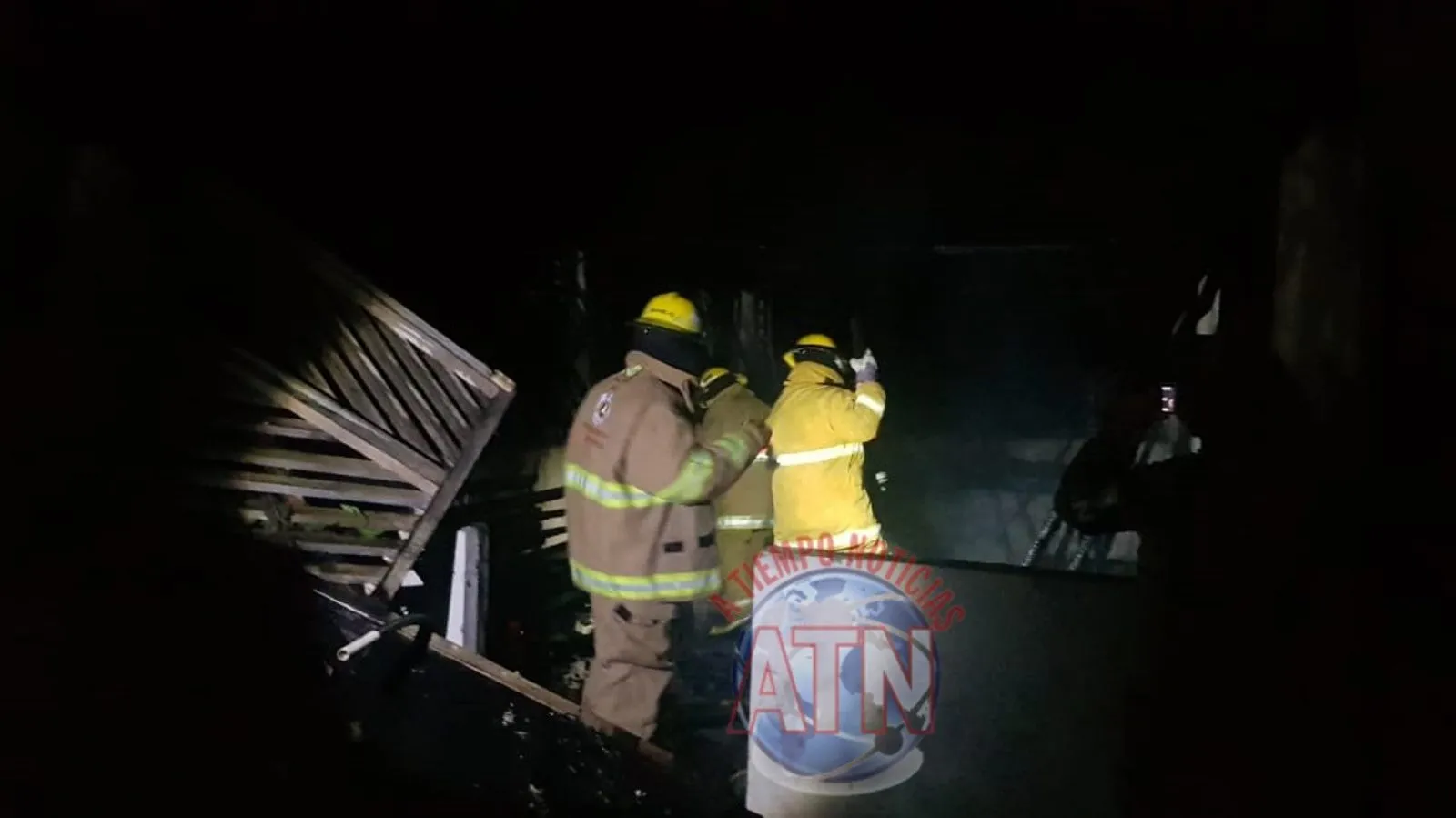 Se incendia una casa hecha de palma en Puerto Madero