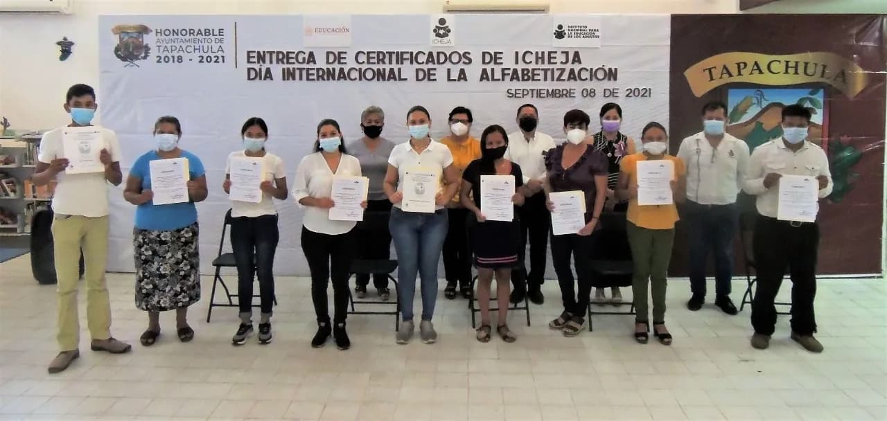 ICHEJA Y AYUNTAMIENTO DE TAPACHULA ENTREGAN CERTIFICADOS DE PRIMARIA