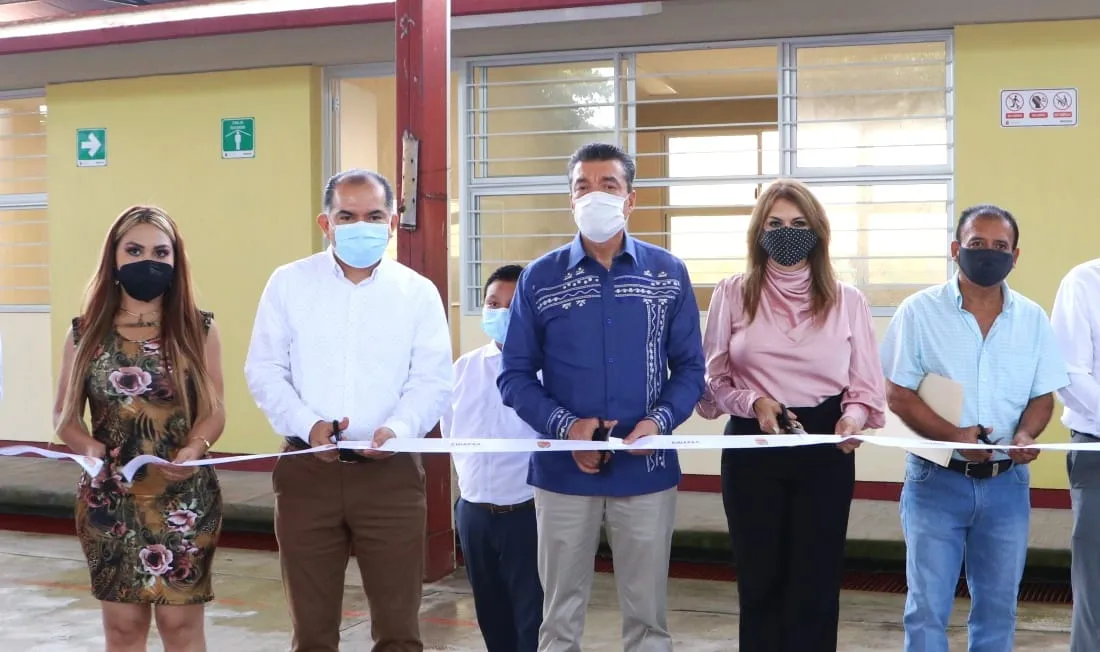 En Tapachula, Rutilio Escandón inaugura aulas didácticas en la Primaria “Benito Juárez García”