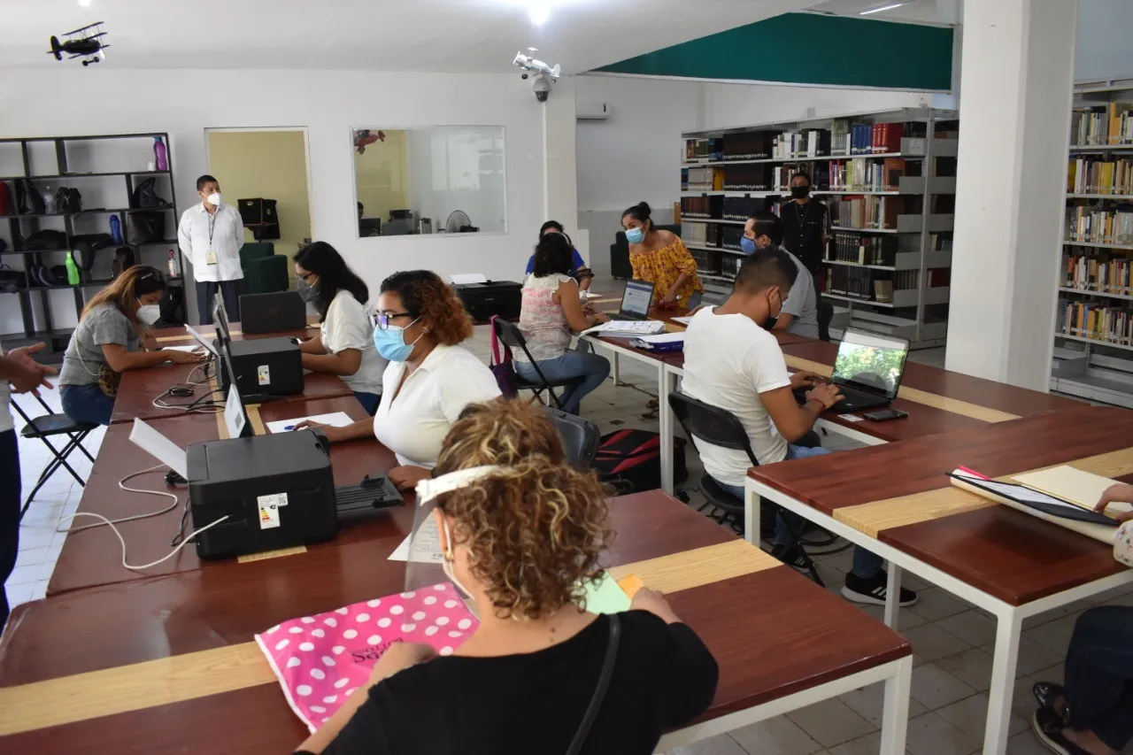 EN APOYO A LOS PROFESIONISTAS INSTALA AYUNTAMIENTO DE TAPACHULA MESA DE ATENCIÓN PARA EL TRÁMITE DE CÉDULAS PROFESIONALES