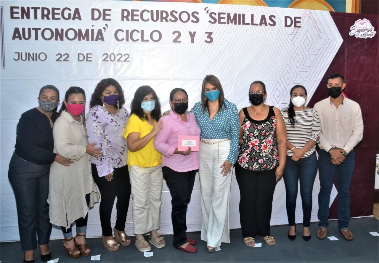 ENTREGAN APOYOS DEL PROGRAMA “SEMILLAS DE AUTONOMÍA” A MUJERES DE TAPACHULA