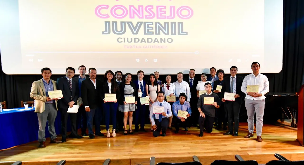 Asiste Brito Mazariegos al Primer Concurso de Oratoria