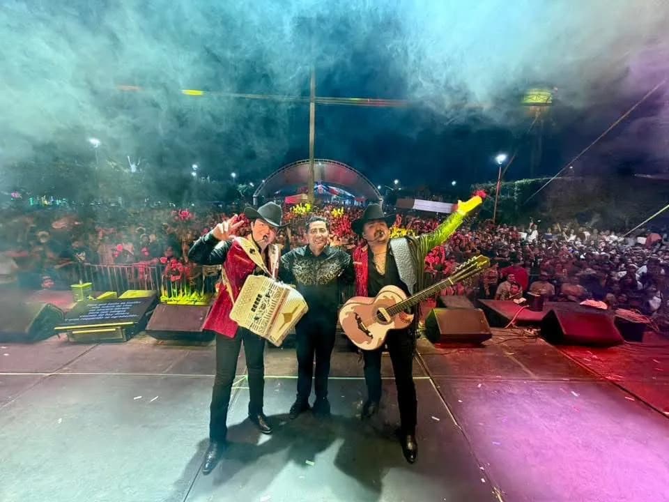 Suchiate vive cierre espectacular de feria con Los Dos Carnales