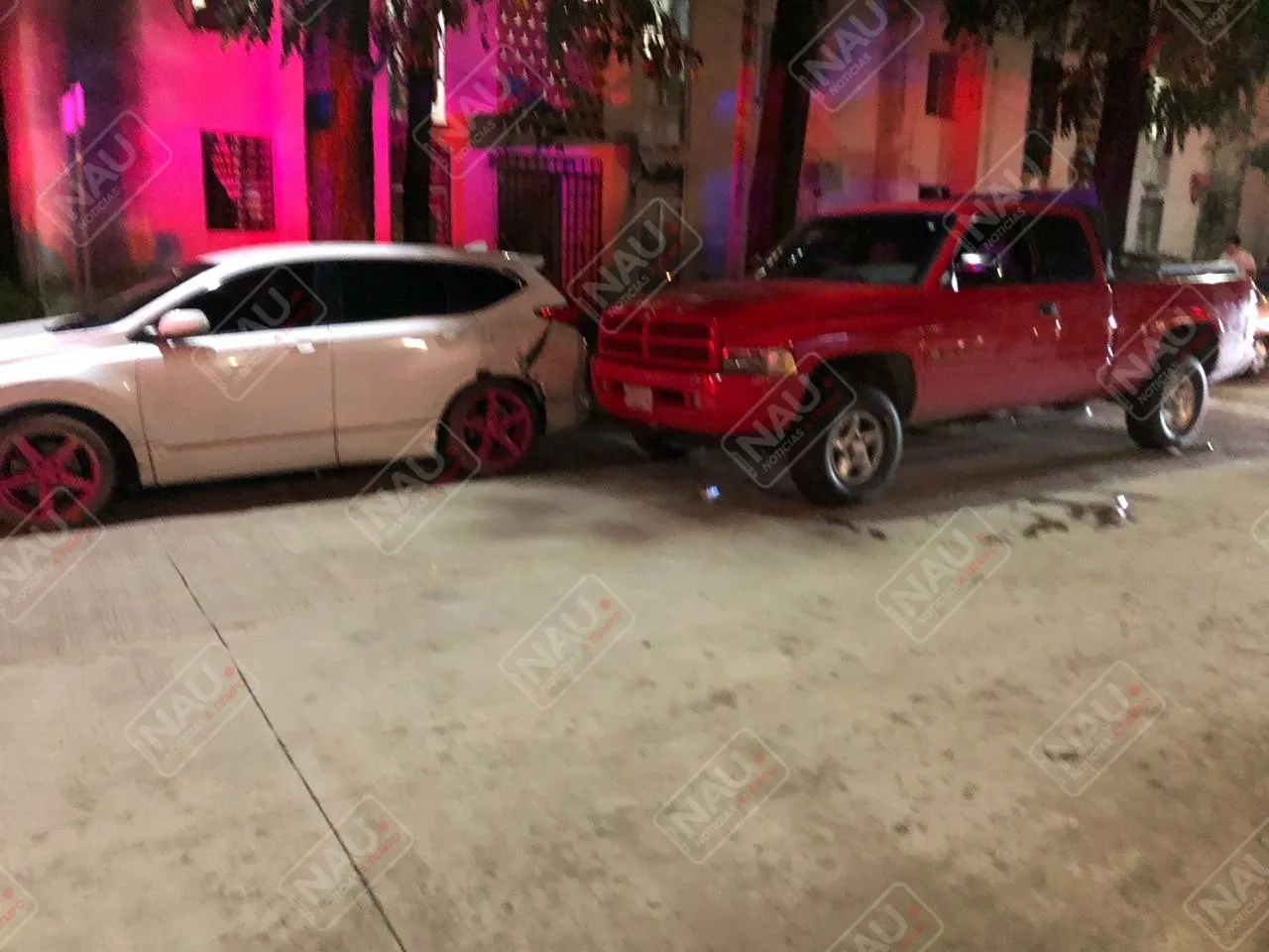 Ebrio conductor chocó contra un vehículo estacionado