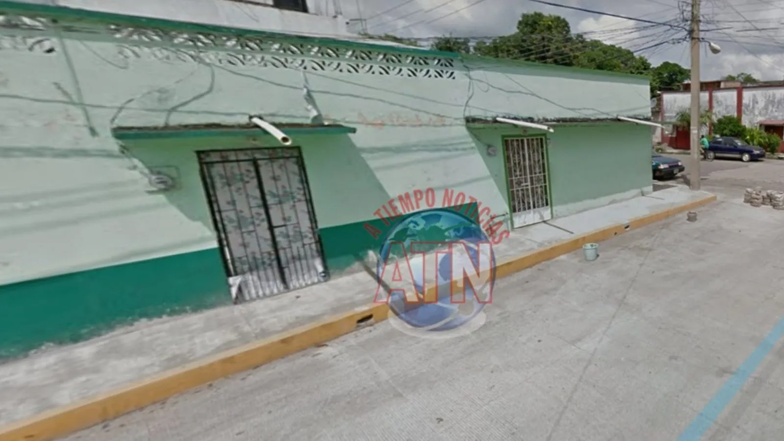 Roban vehículo frente a la embotelladora Coca Cola