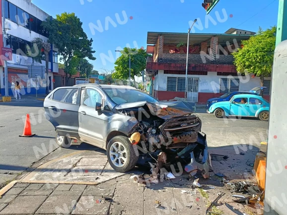 Más de 40 mil pesos en daños deja accidente