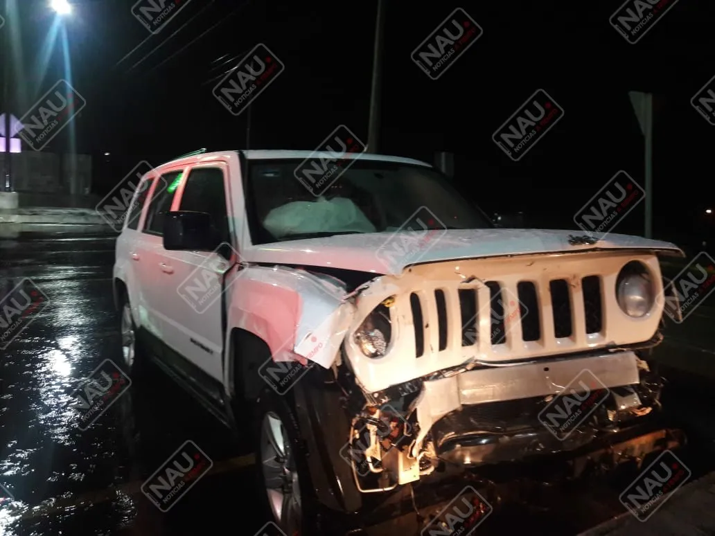 Conductor se dio a la fuga tras ocasionar accidente; dos lesionados
