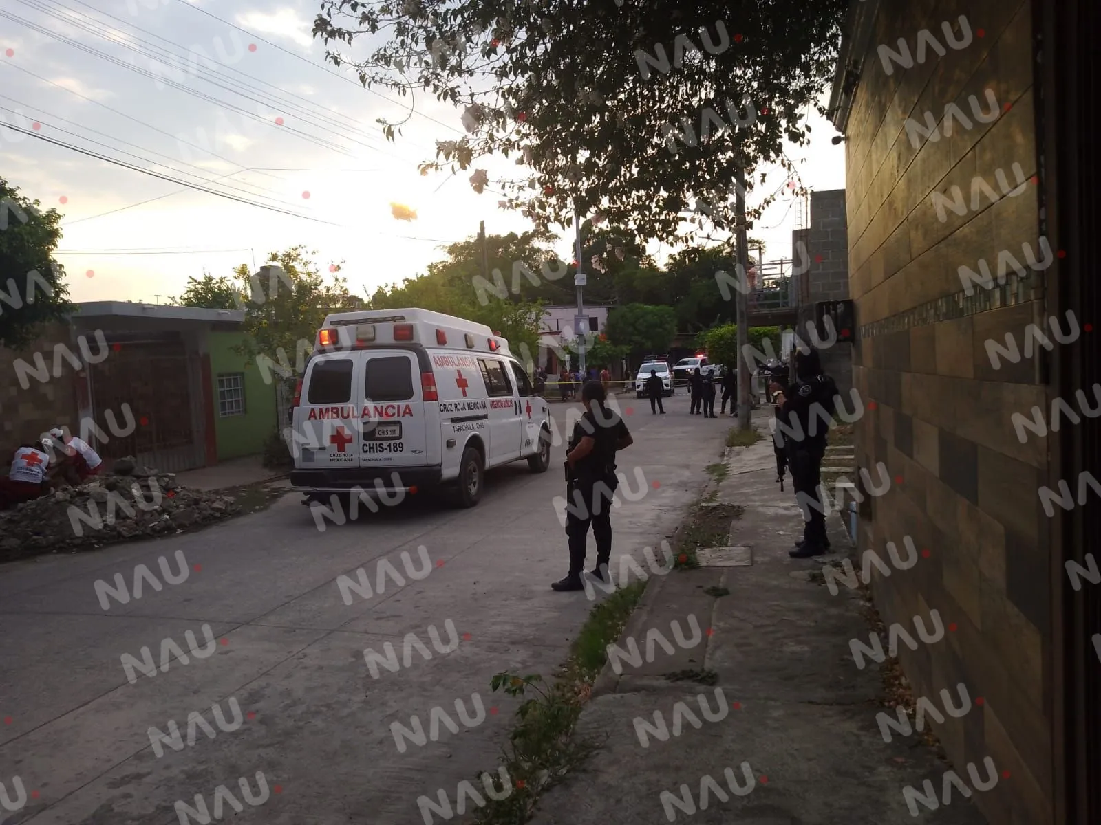 Cubano con Esquizofrenia Amenaza a Mujer: Taxista Interviene en Confusión