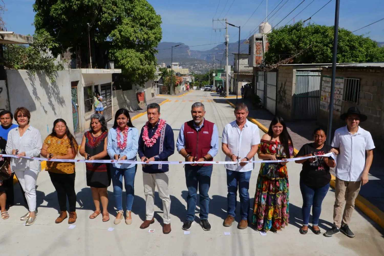 Inaugura Rutilio Escandón pavimentación de calles en la colonia El Salvador, de Tuxtla Gutiérrez