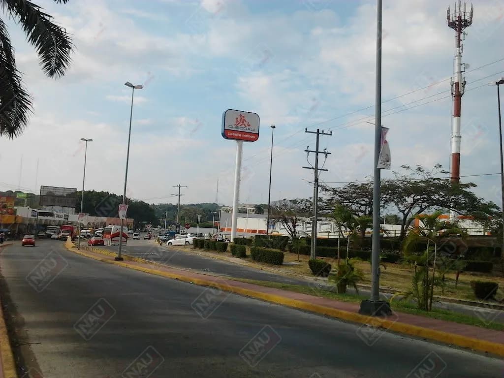 Roban camioneta del estacionamiento de Chedraui Norte