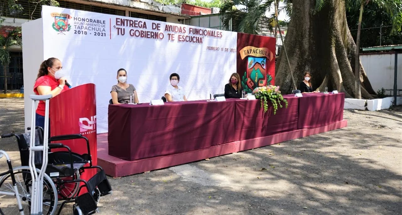 AYUNTAMIENTO Y DIF TAPACHULA ENTREGAN AYUDAS FUNCIONALES A GRUPOS VULNERABLES