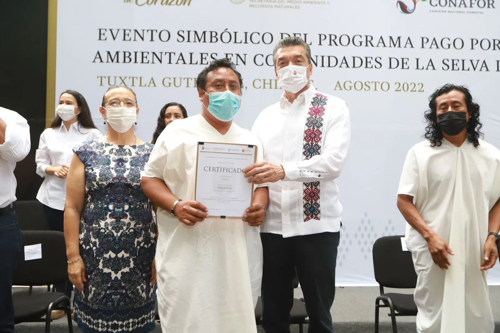 Entrega Rutilio Escandón apoyos del programa Pago por Servicios Ambientales en la Selva Lacandona