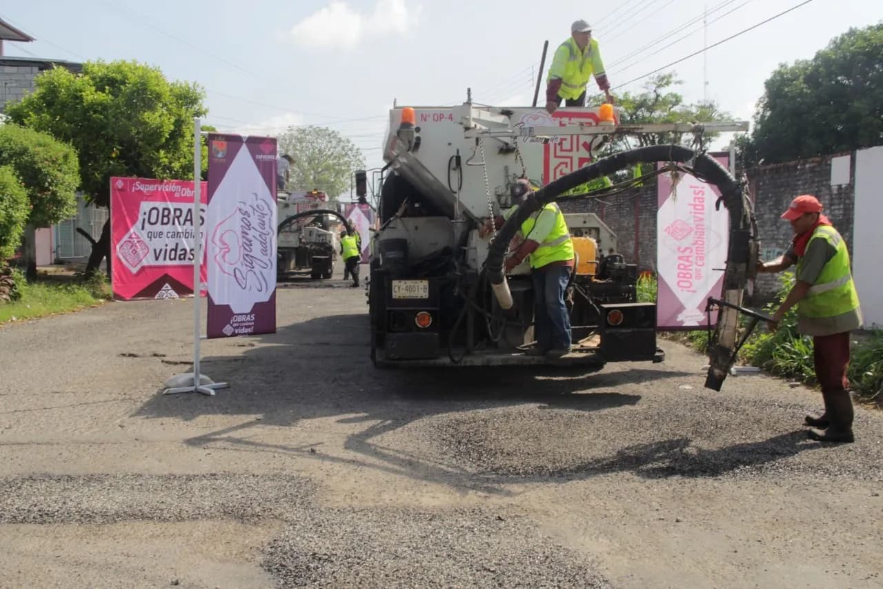 SUPERVISA ROSY URBINA LOS TRABAJOS DE BACHEO EN TAPACHULA