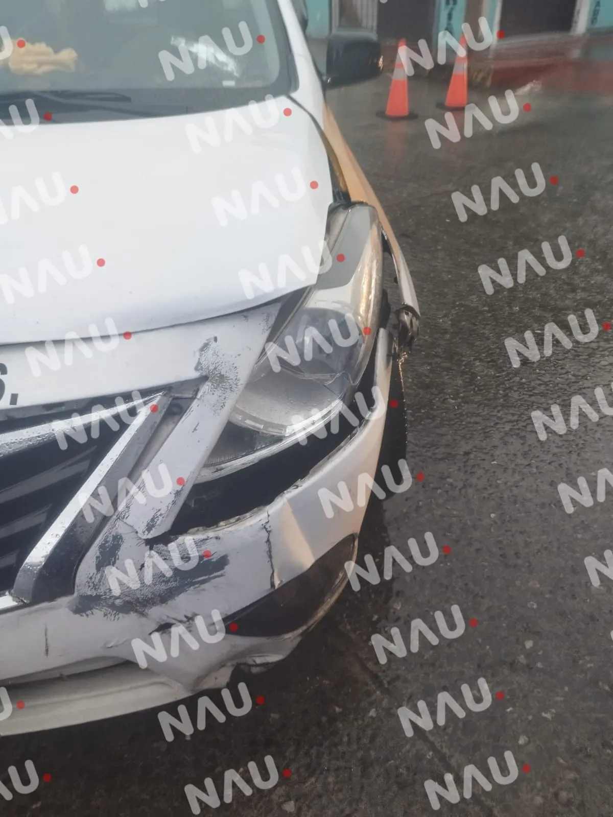 Taxista ocasiona accidente que dejó solo daños