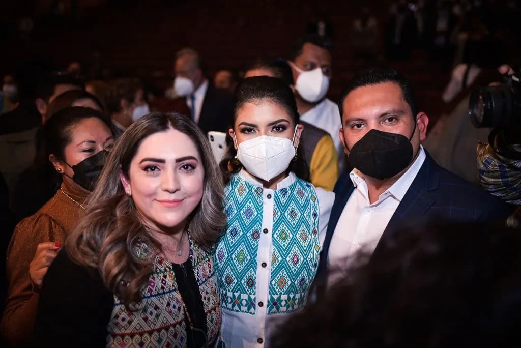 Joven Regidora de San Cristóbal de las Casas, viraliza traje emblemático regional