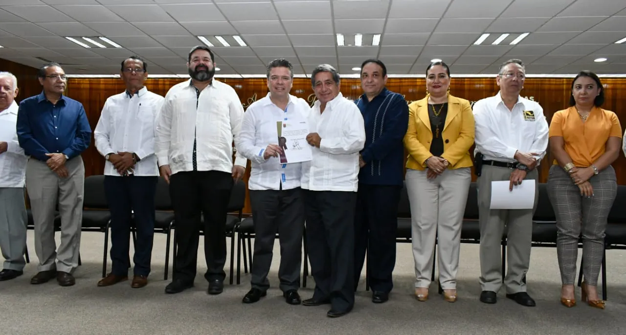 Entrega Ismael Brito reconocimientos a peritos valuadores