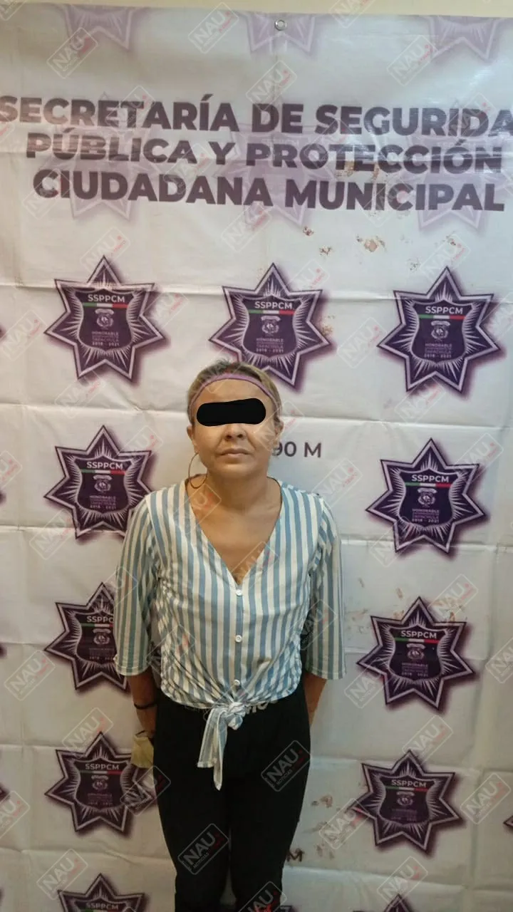 Detienen a mujer por robar una cadena
