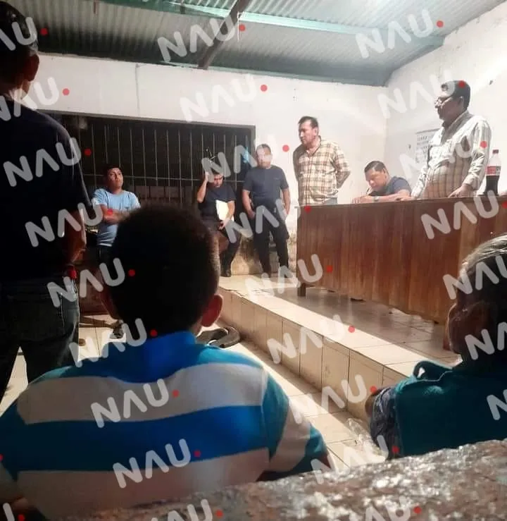 Rosa Urbina y Secretario de Seguridad Municipal se olvidaron de dos policías retenidos en la zona alta