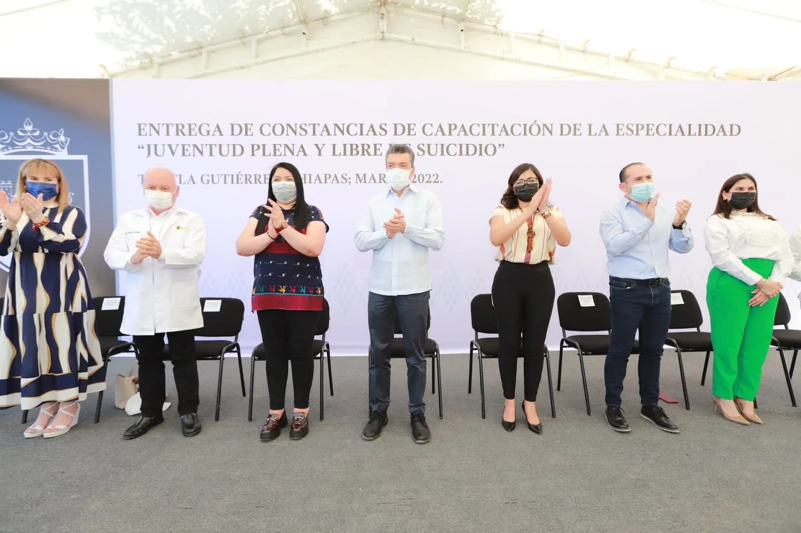 Gobernador entrega constancias de capacitación de la Especialidad “Juventud Plena y Libre de Suicidio”