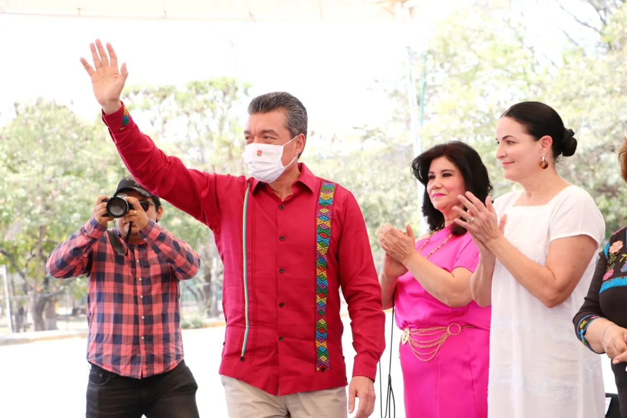 Rutilio Escandón da banderazo de salida a 232 Taxis Seguros para Mujeres en Tuxtla Gutiérrez