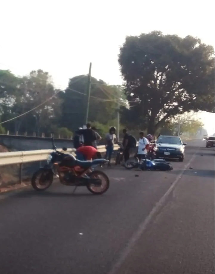 Motociclista lesionado en accidente en la carretera Tapachula – Puerto Madero