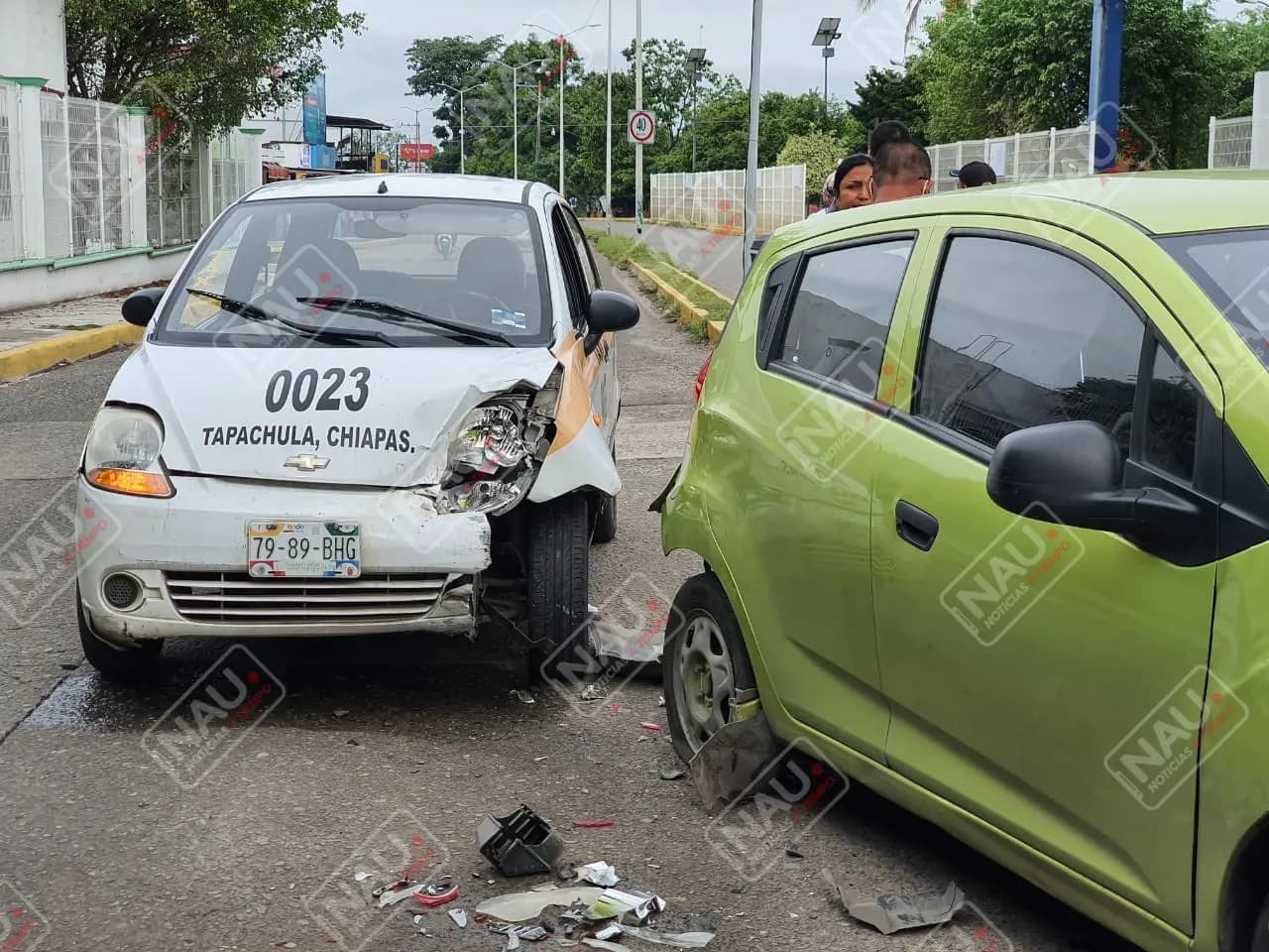 Choca taxi contra un vehículo particular por alcance