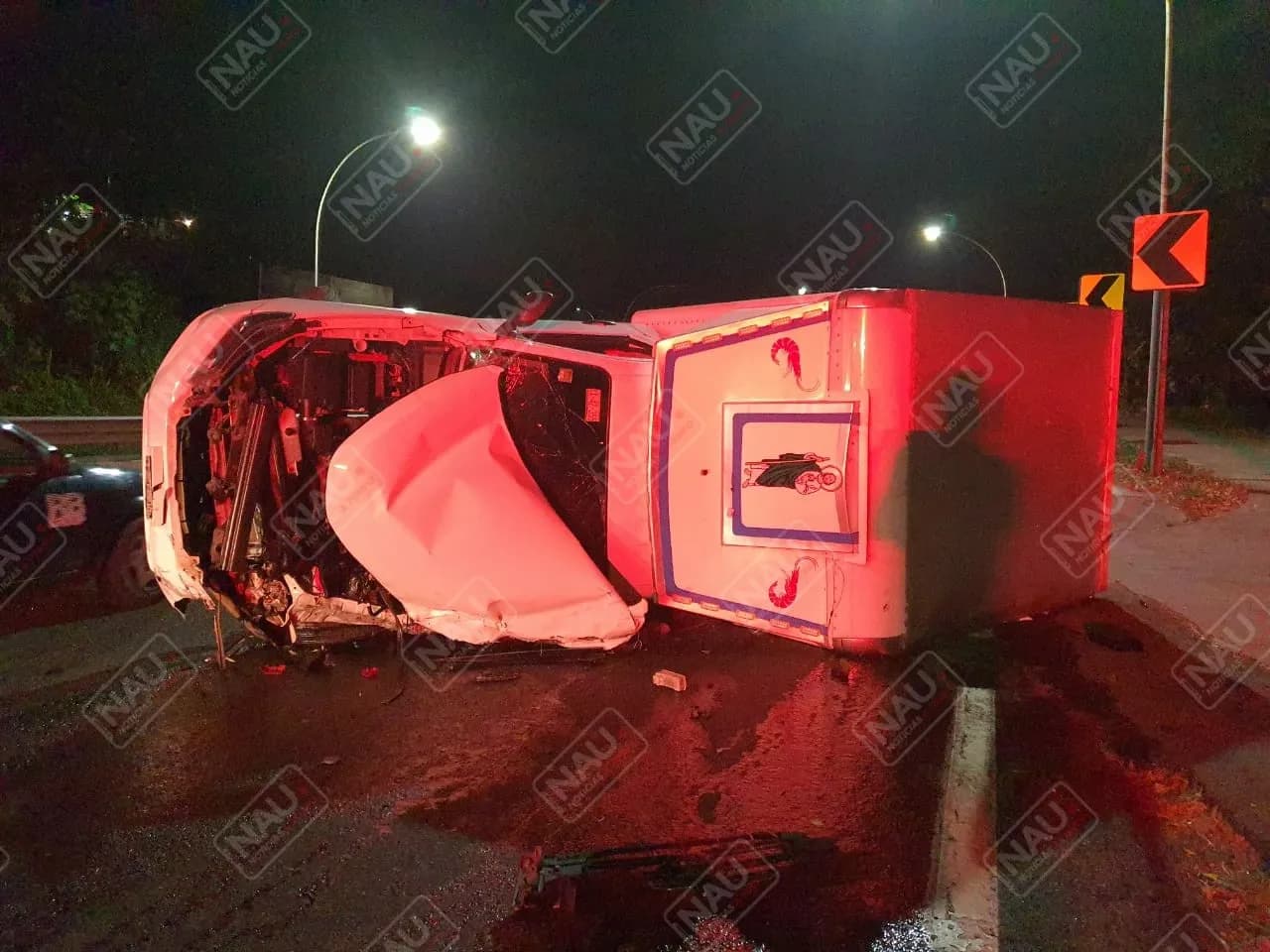 Vuelca carro cargado de marisco