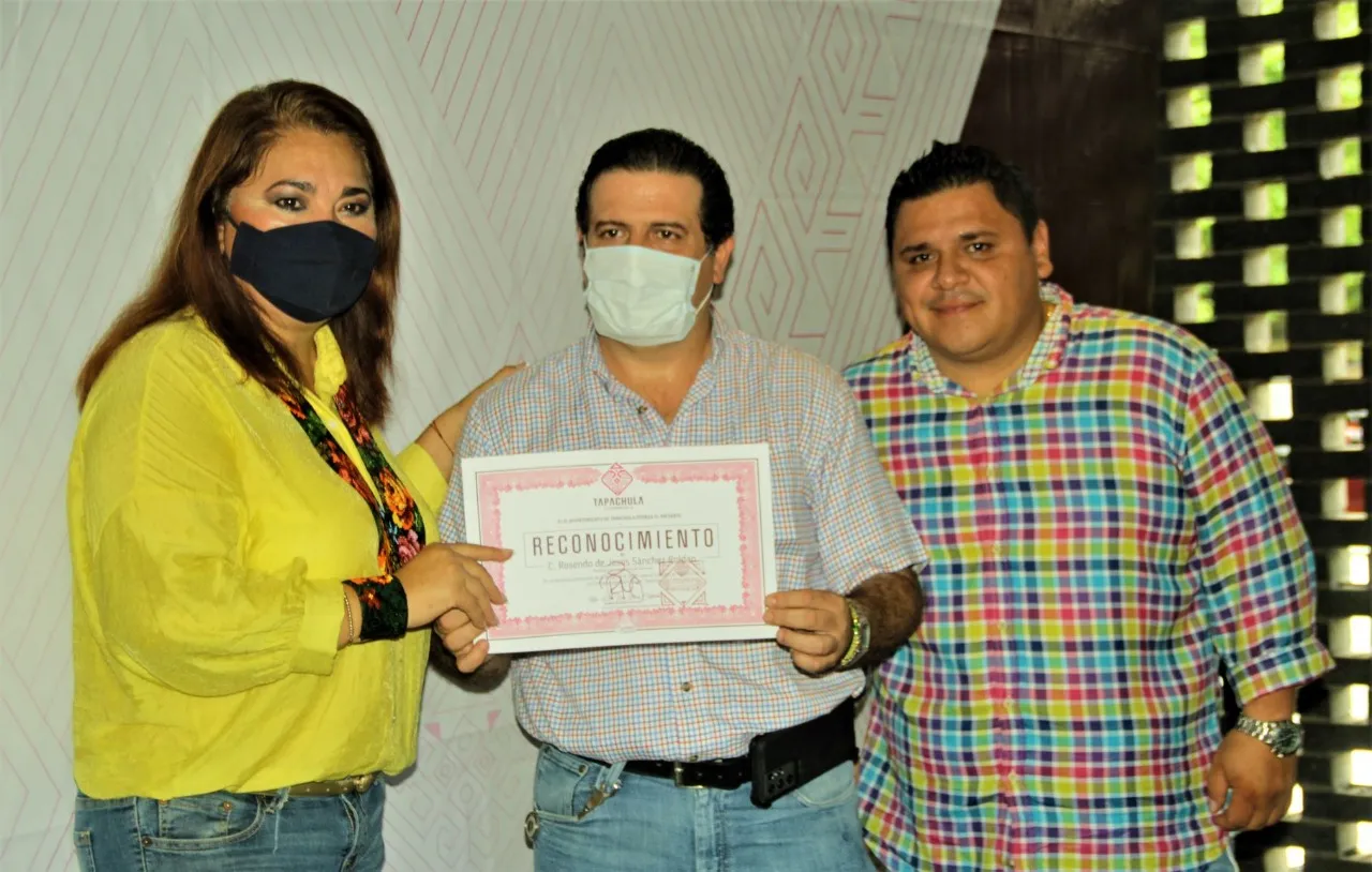ENTREGA AYUNTAMIENTO AVES DE TRASPATIO A FAMILIAS DE TAPACHULA
