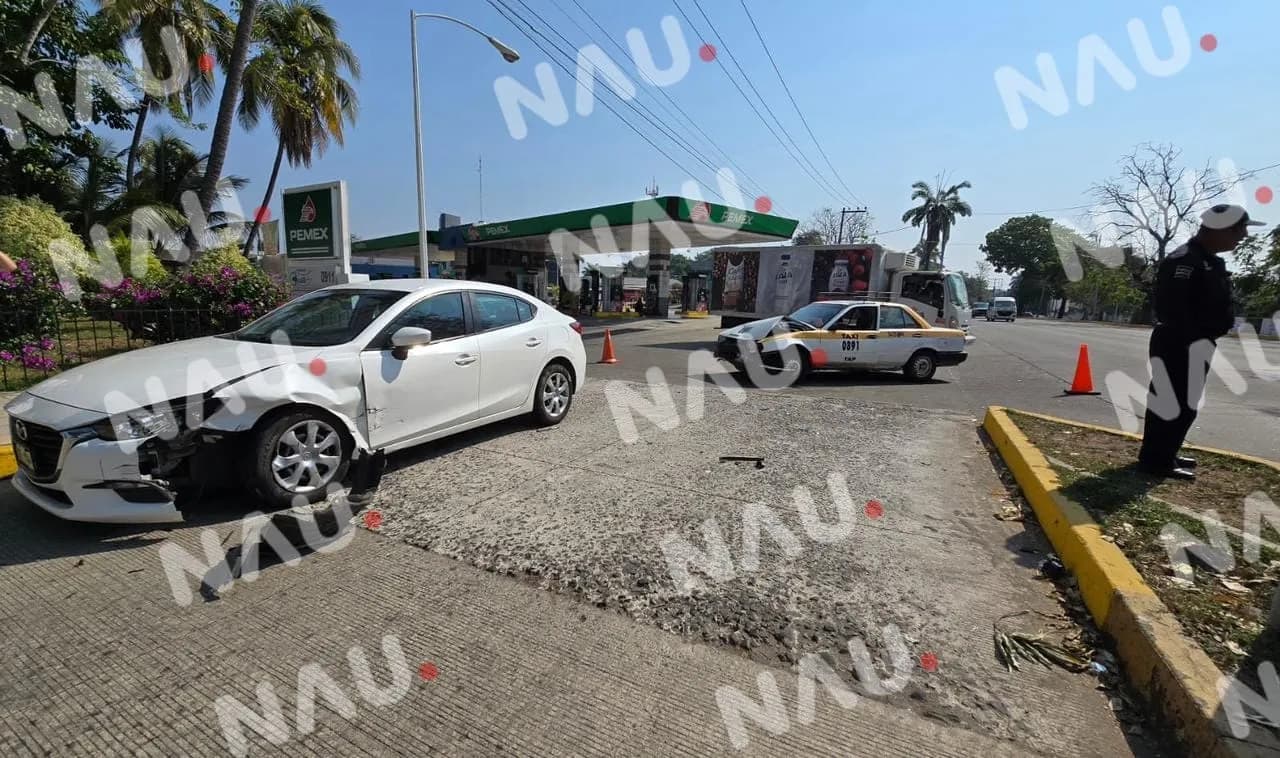 Irresponsable Conductor de Taxi Provoca Accidente en la Central Calle Oriente