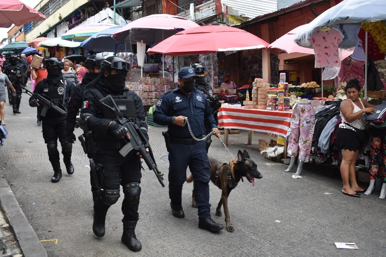 TITULAR DE SEGURIDAD PÚBLICA RECIBE A COMISIÓN DE VECINOS DE COLONIAS DEL SUR-ORIENTE
