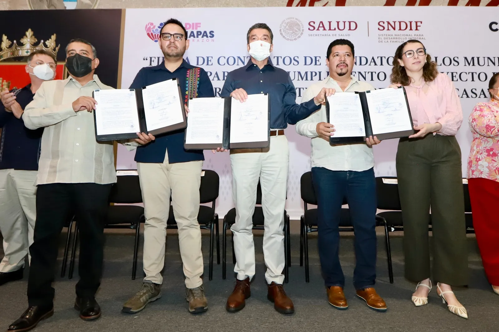 Atestigua Rutilio Escandón firma de mandato para garantizar derecho alimentario a la niñez y juventud