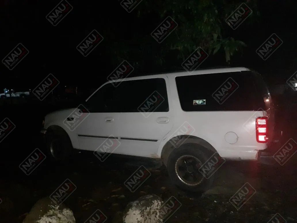 Abandonan camioneta en la carretera a Raymundo Enríquez y Vida Mejor
