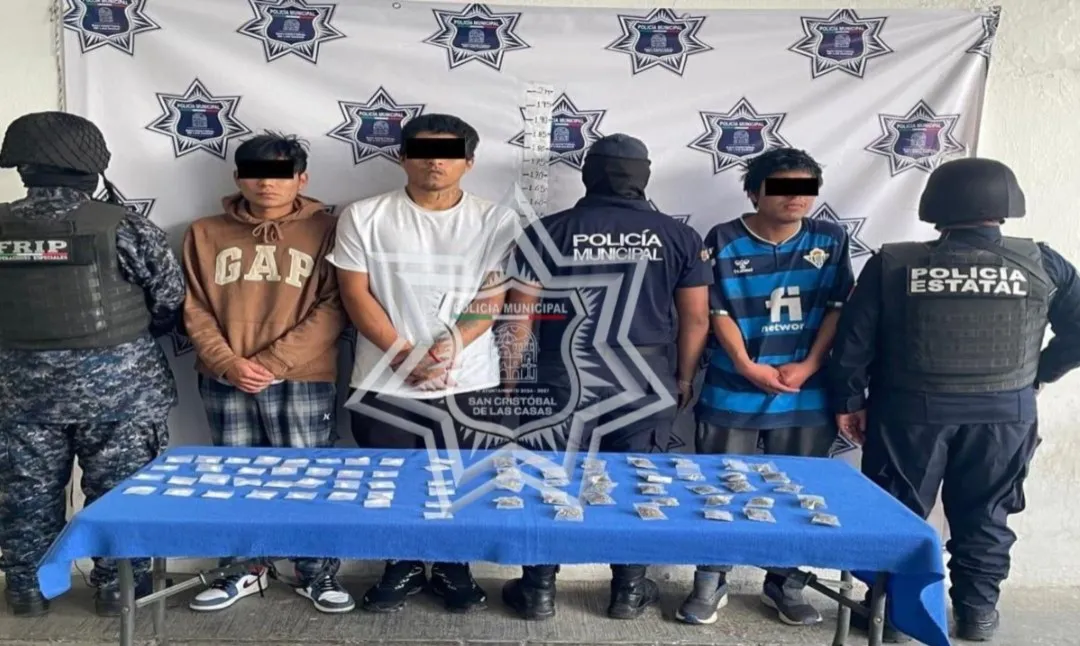 Policía Municipal detiene a tres sujetos con estupefacientes en el Mercado de la Zona Norte de San Cristóbal
