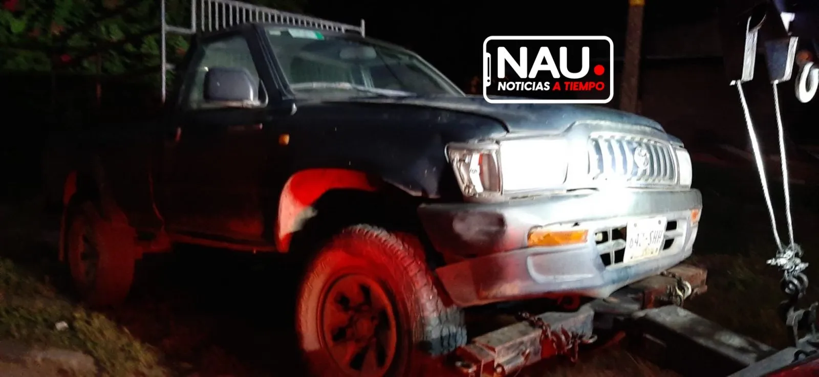 Camioneta choca por alcance contra spark