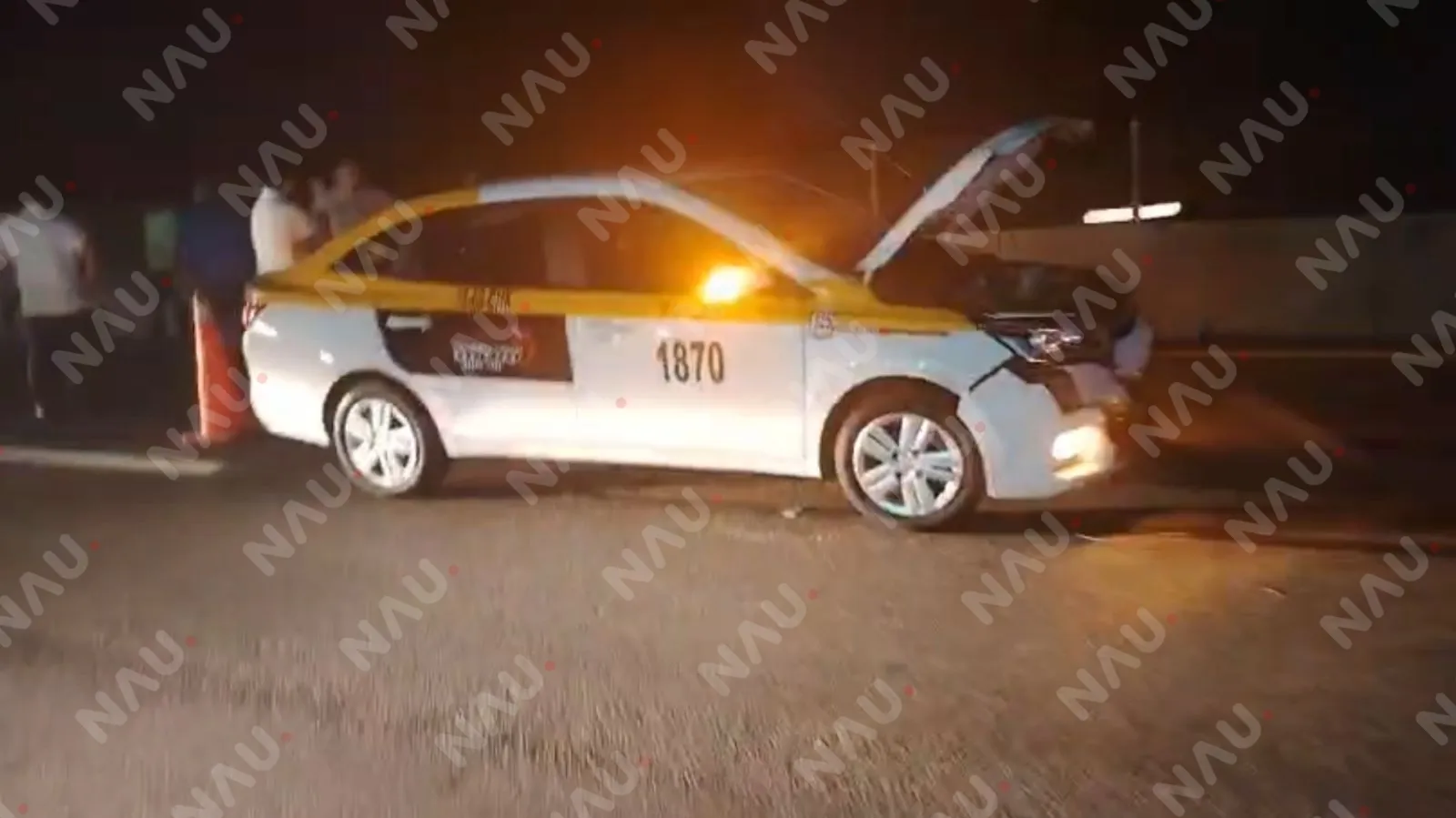 Fuerte choque entre taxi y automóvil particular en la carretera Tapachula – Huixtla deja cuantiosos daños materiales