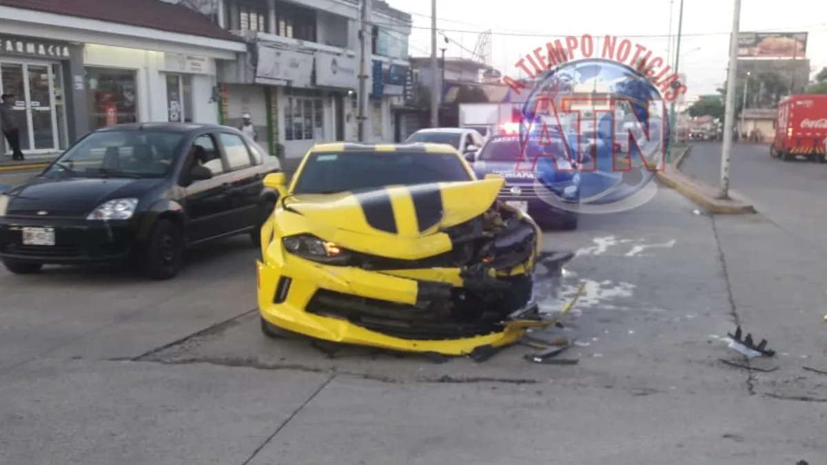 Camaro Vs Colectiva deja solo daños