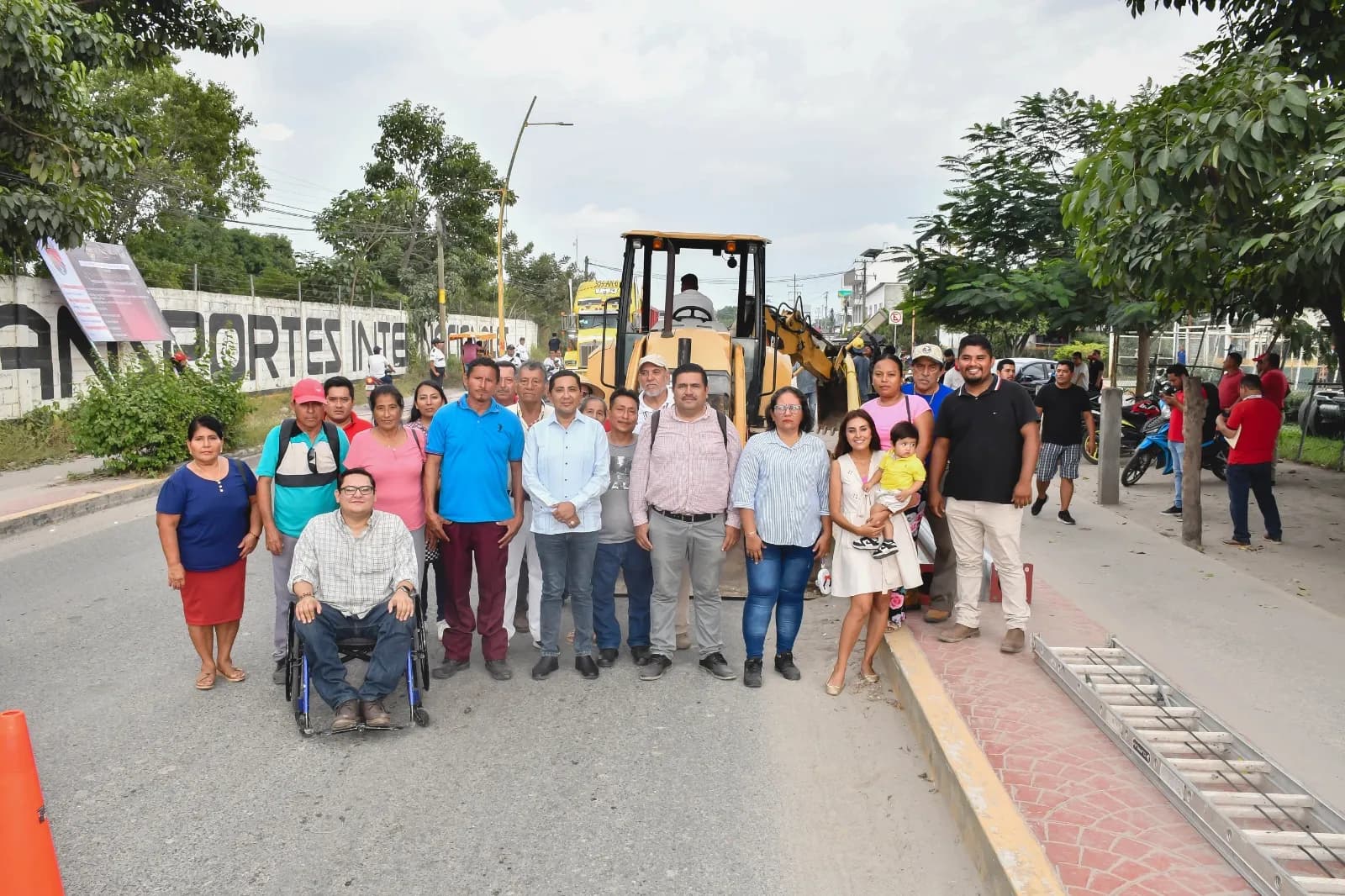Elmer de Jesús Vázquez Gallardo da inicio a la rehabilitación del alumbrado público en la carretera Ciudad Hidalgo – Jaritas